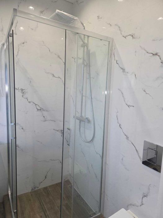 Продам дом на берегу озера с бассейном в КГ"Межречье" от собственника.