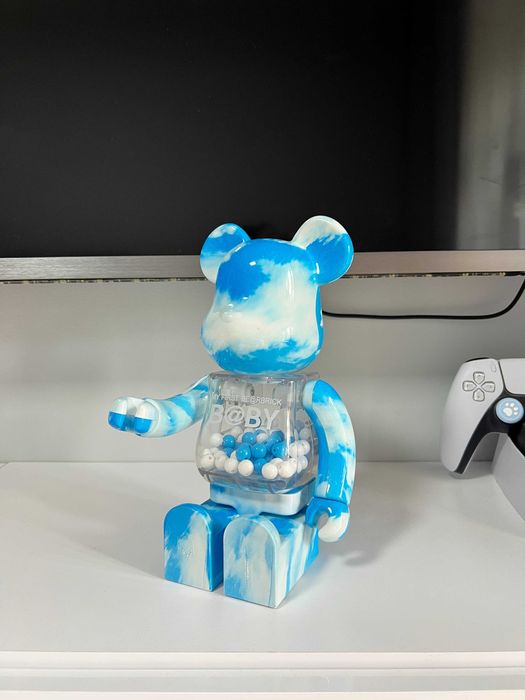 Фігурка Bearbrick BLUE SKY x400— дизайнерський арт-об’єкт 28 см