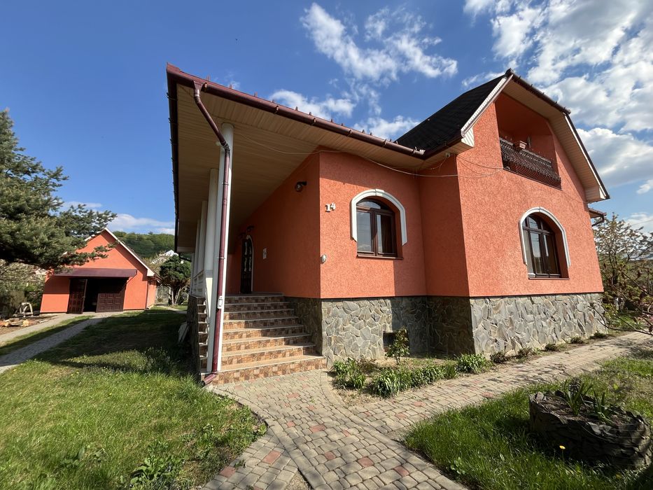 Продам будинок 412 м2 приват ділянка 18 сот Берегово вул. Чігосуг 14