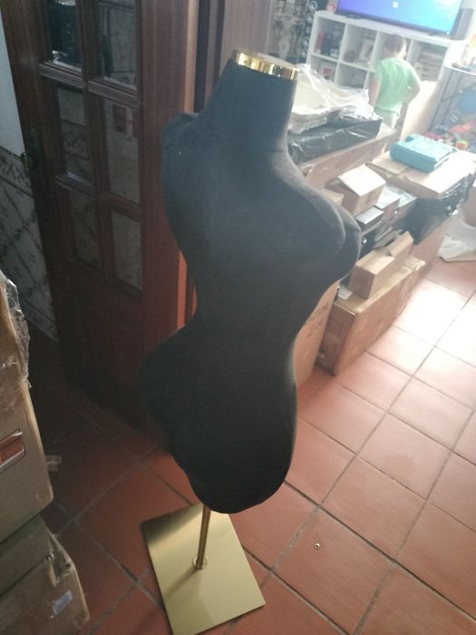 Busto de Exposição Premium – Elegância e Sofisticação