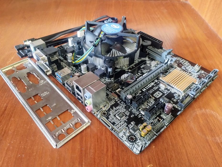 ASUS H110M-K(сокет 1151v1) + Core i5-6500 3.2GHz + кулер