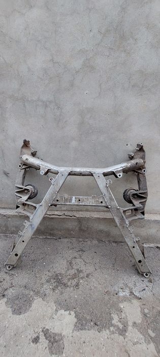 Продам подрамник Bmw e39