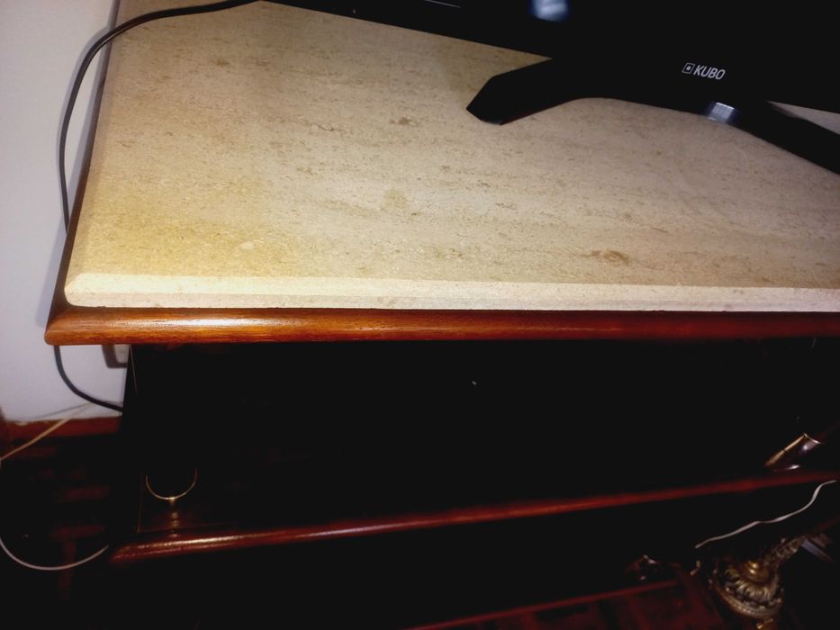 Movél tampo de pedra, com rodas, para Televisão, etc