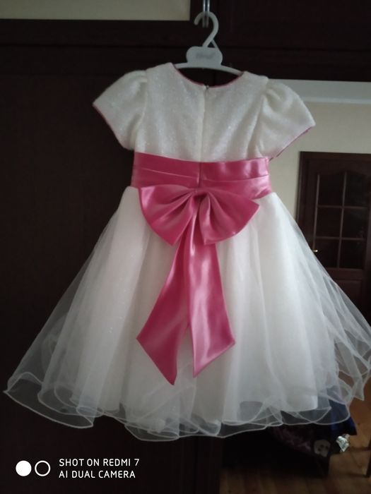 Бомбезна бальна сукня