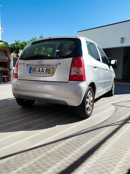 Kia Picanto Versão EX 1.0 - Ar condicionado, jantes especiais, kit distribuição efetuado.