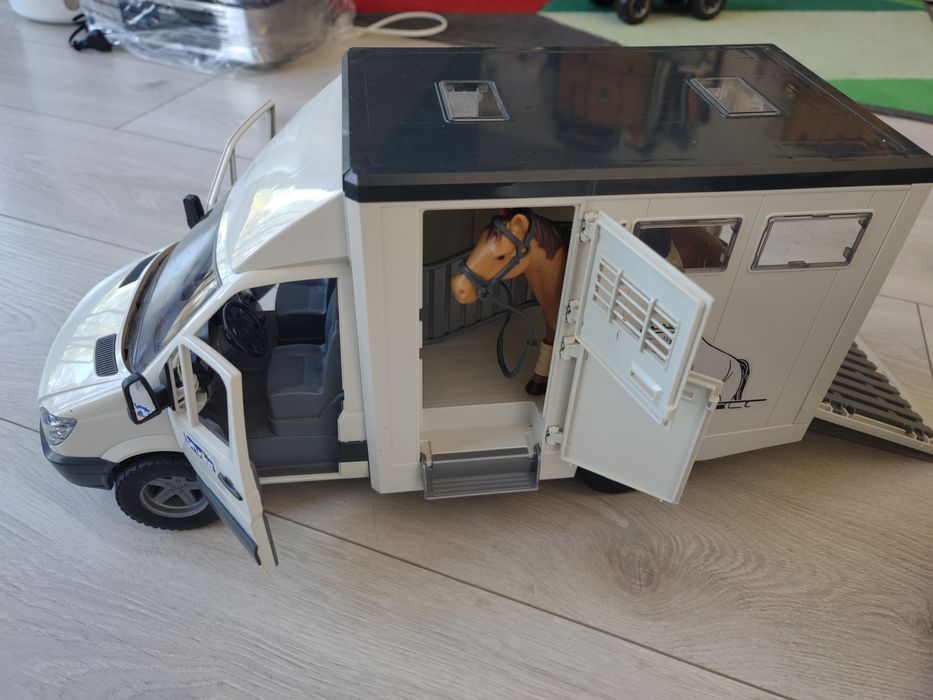 Bruder Mercedes sprinter do przewozu koni