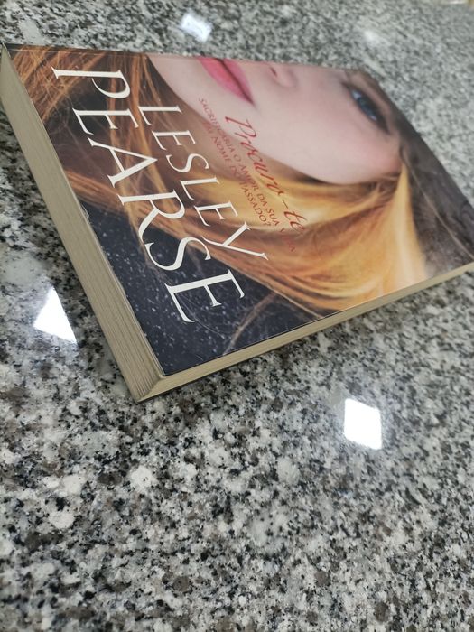 Livro "Procuro-te"