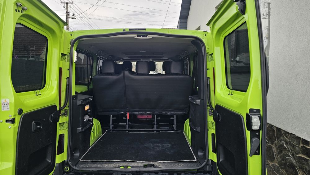 Продам мікроавтобус renault Trafic дев'ятимісний 2021-го року
