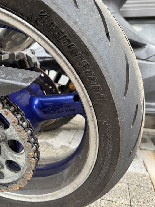Yamaha YZF-R6 600cc 2000 | 35.000 km | Pneus novos | Precisa reparação