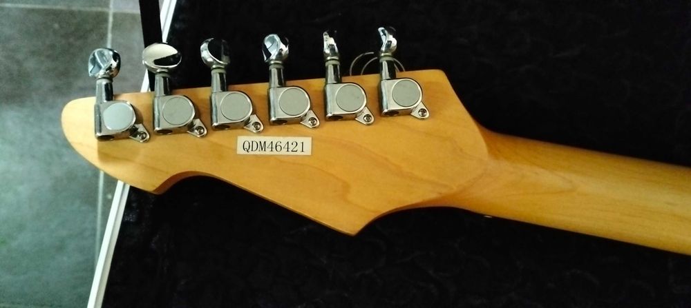 Guitarra eléctrica Peavey EXP com case