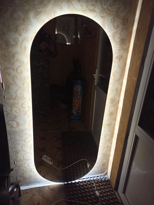 Дзеркало з підсвіткою