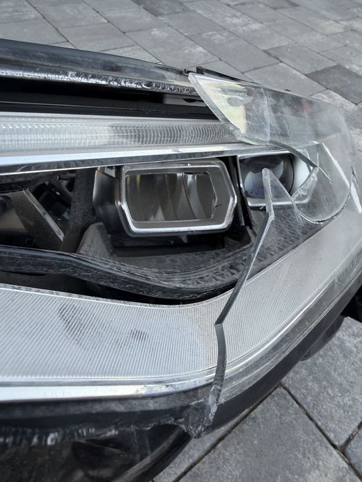 Фара на Audi E-Tron на запчастини