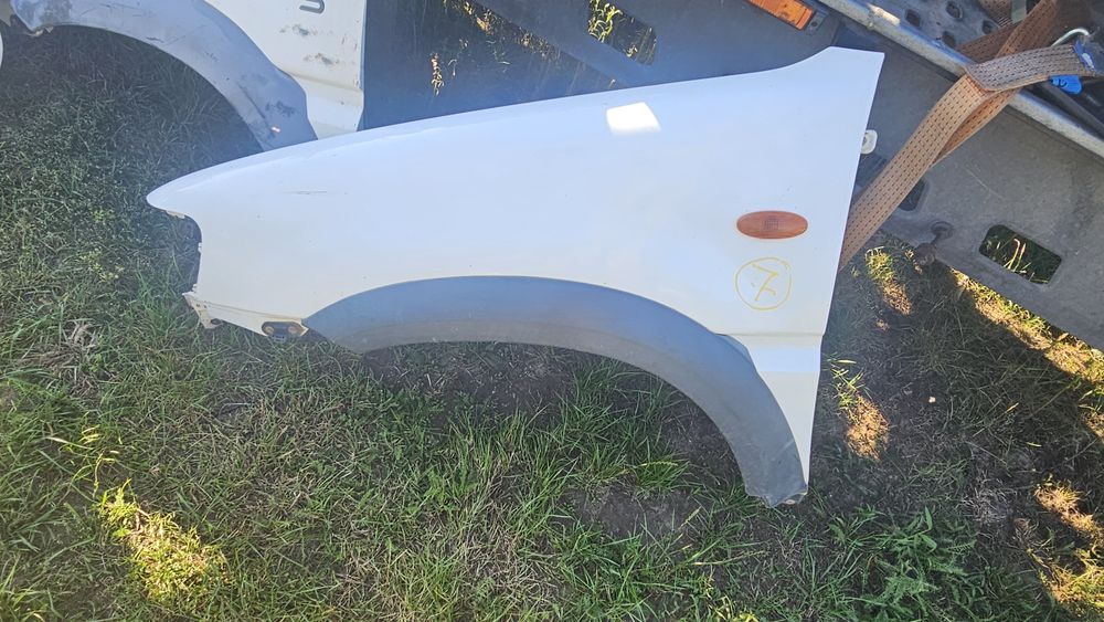 Nissan Terrano II polift błotnik lewy przód