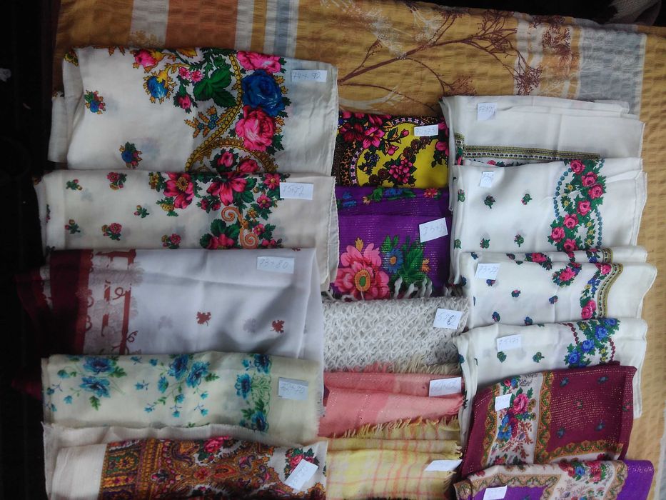 Платки с люрексом, шерстяные и другие.