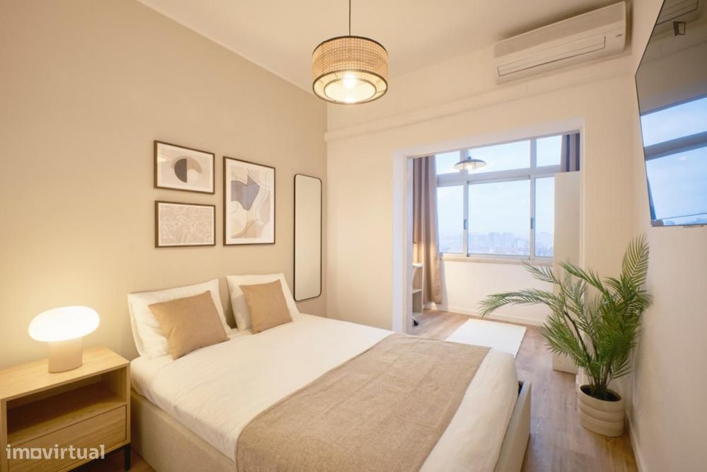 Quarto - localizado em Campolide Lisbon
