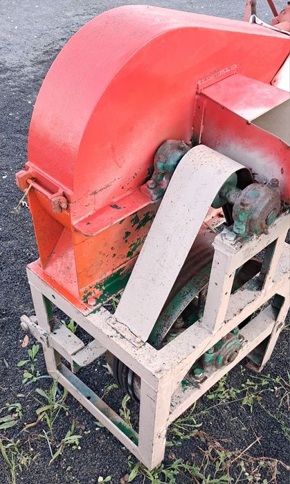 Biotriturador ou triturador para acoplar a trator