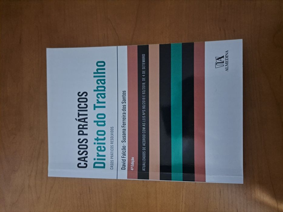 Livros de direito e Dicionário de espanhol