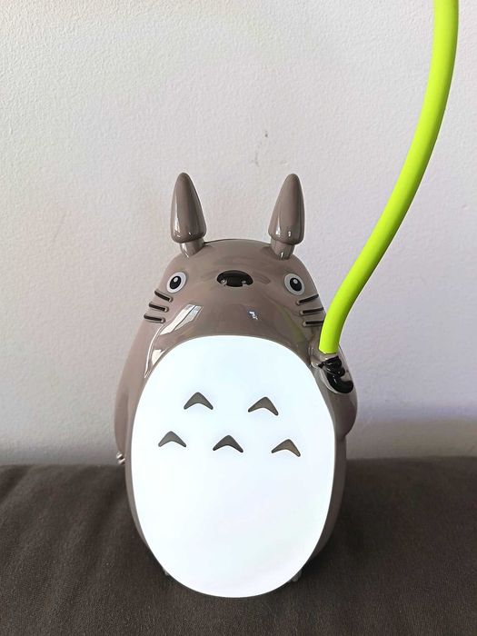 Lâmpada Totoro (Dois modos de iluminação.)