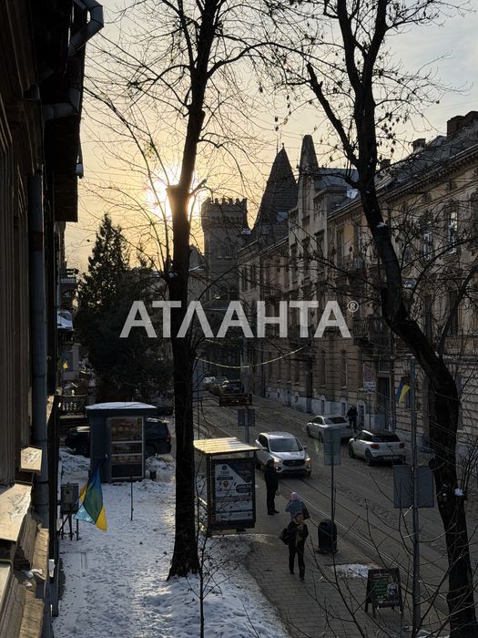 Австрійський будинок, вул. Чупринки, 25 - 4-кім квартира з двором