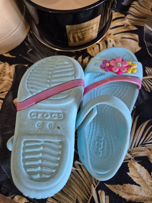 Sandałki crocs dla dziewczynki C8