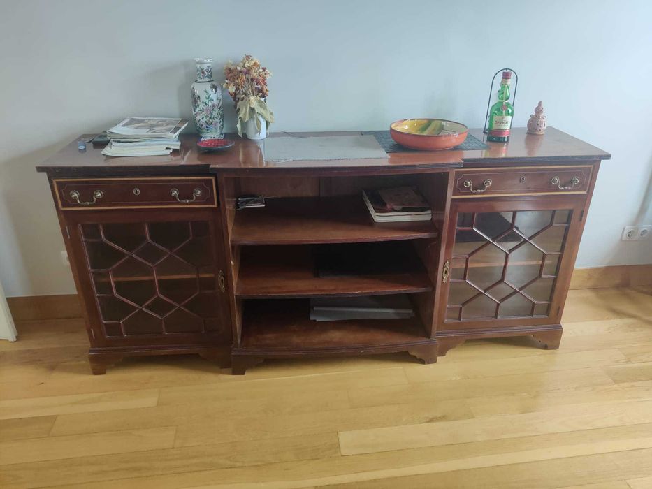 Aparador mogno castanho bom estado