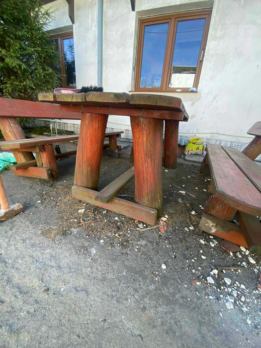 solidny stół ogrodowy z ławkami do odnowienia