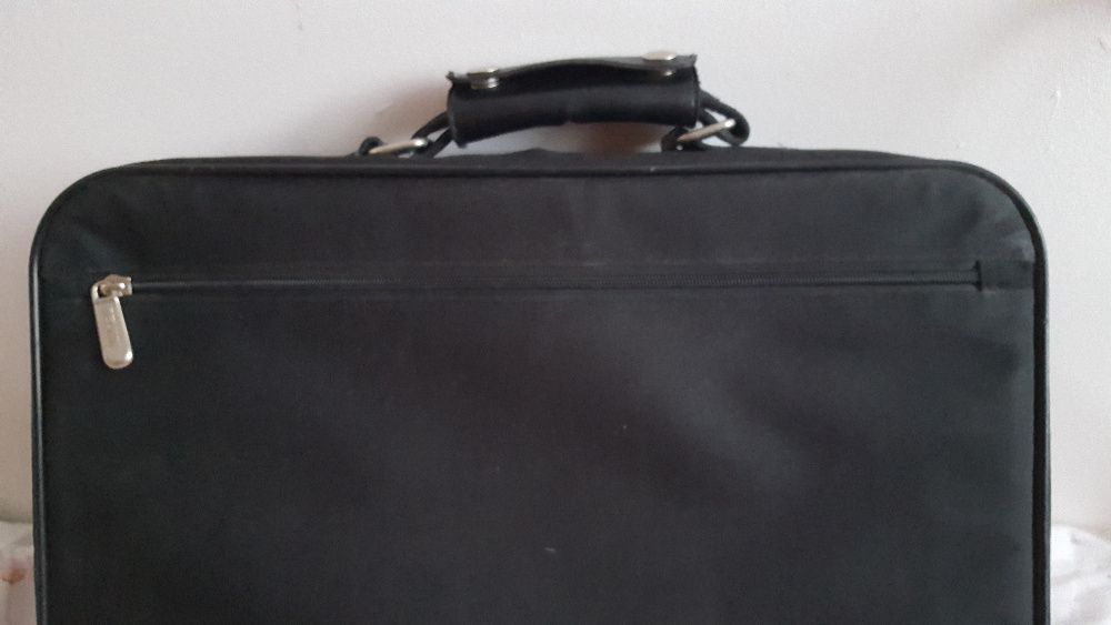Torba na laptopa BELKIN czarna bardzo dobrej jakości