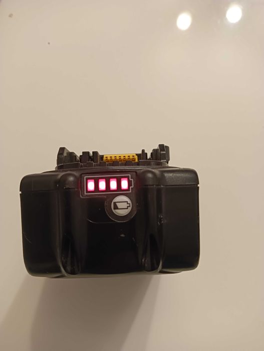 Makita 4.0Ah, 18 V .Akumulator bateria  do wkrętarki , mało używany