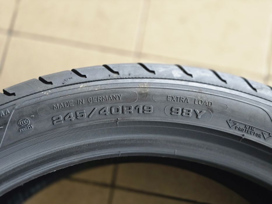 Pneus 245/40 R19