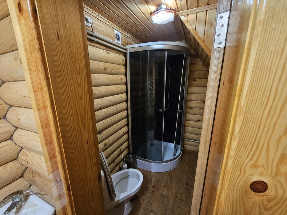 Будинок зі зрубу+гостьовий будинок,15 соток