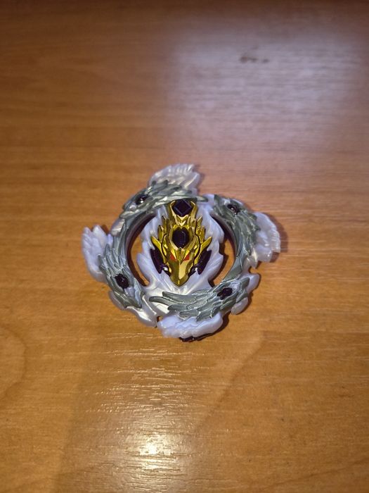 Бейблейд Блуді Луйнор такара томі не сток деталі