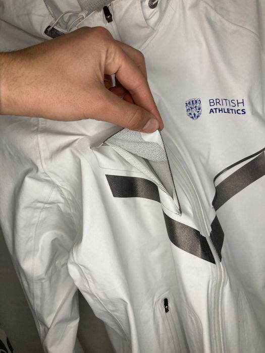 Водонепроникна куртка-вітровка nike