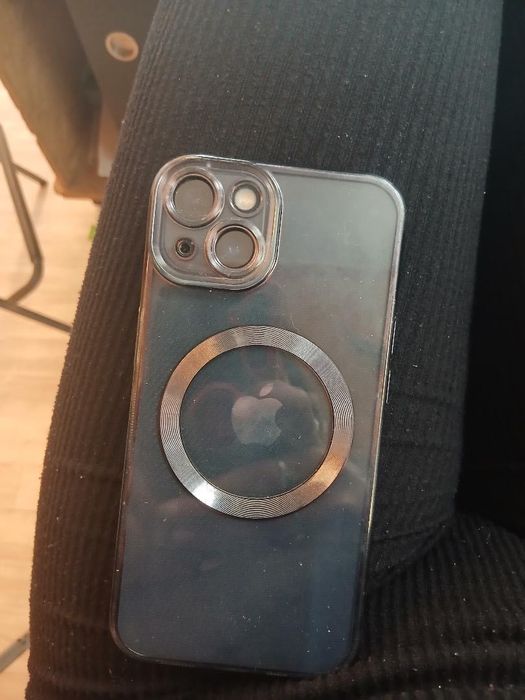 Vendo ou Troco  IPhone 13 cor azul escuro estado pouco uso  300€ negociável