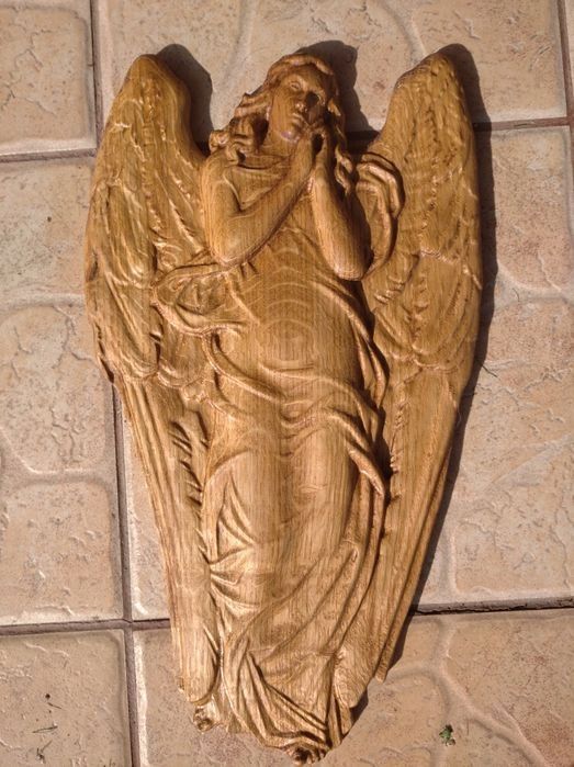 anioł drewniana płaskorzeźba prezent