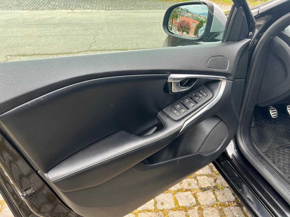 Volvo V40 R.Design 2,0 d 120cv 2015