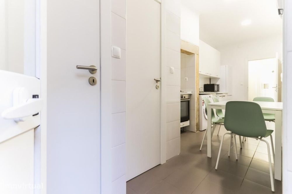 Quarto - localizado em Penha Lisbon