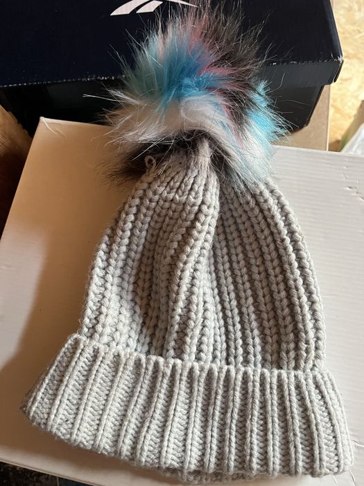 Czapka dziewczęca młodzieżowa akrylowa z pomponem Primark