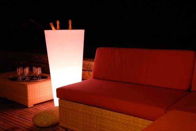 Mobiliario led vasos e mesas