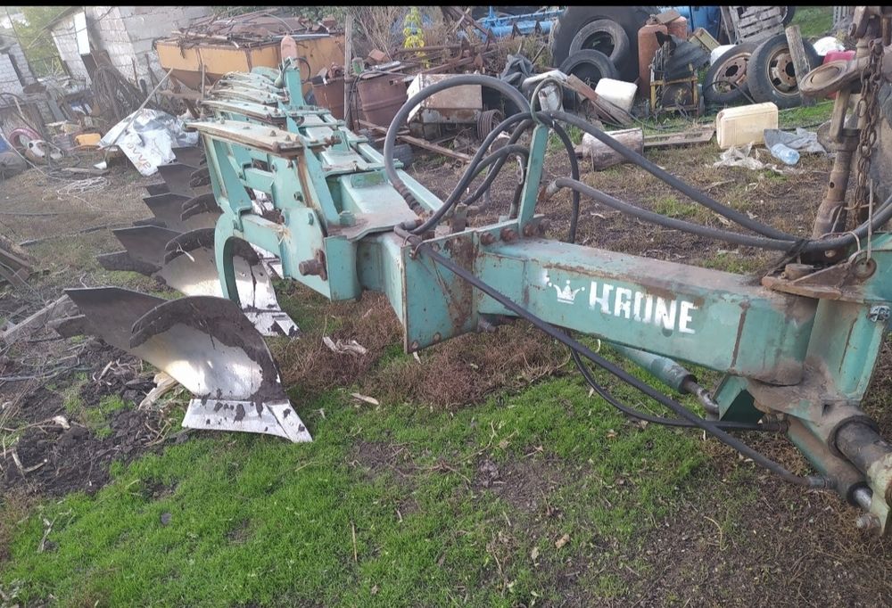 KRONE Плуг крона на високій стойкі з гідро регулювання захвату