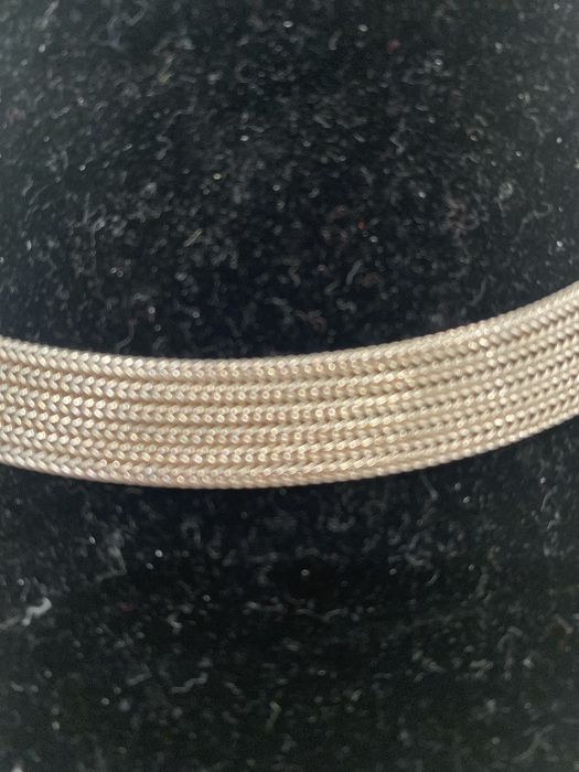 На подарунок срібне колье