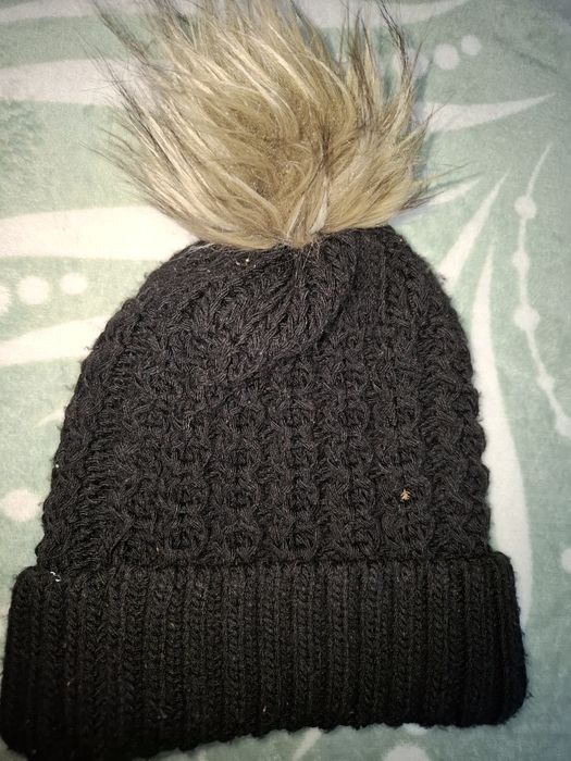 Czapka damska z pomponem