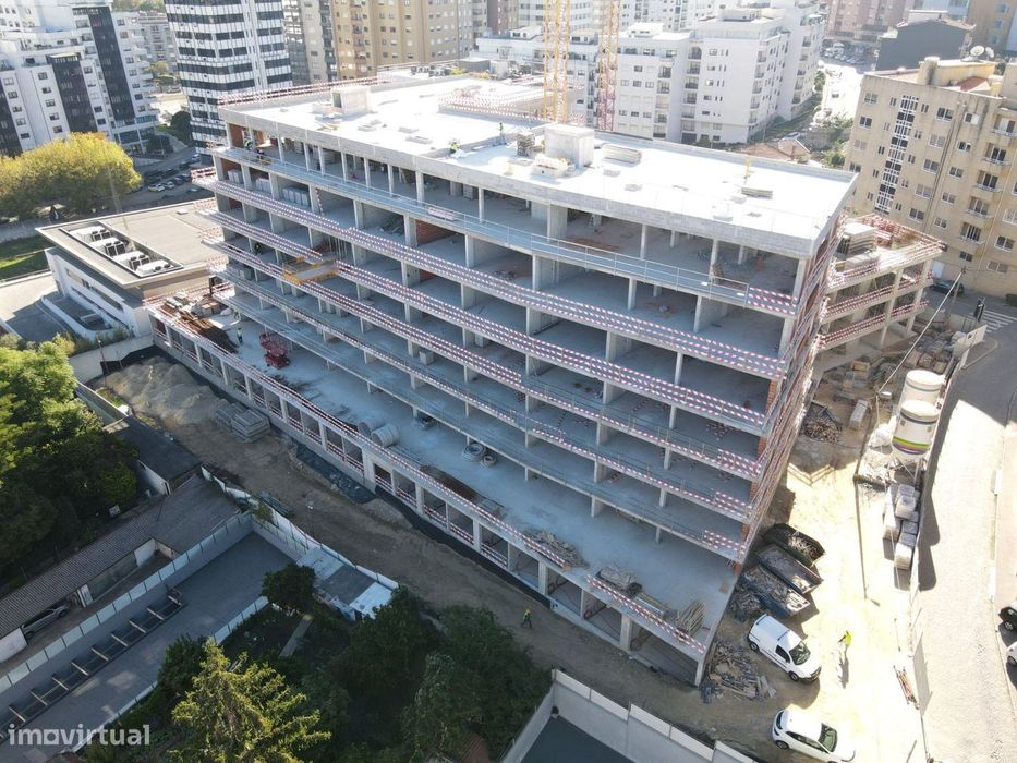 Apartamento T1 com garagem e terraço
