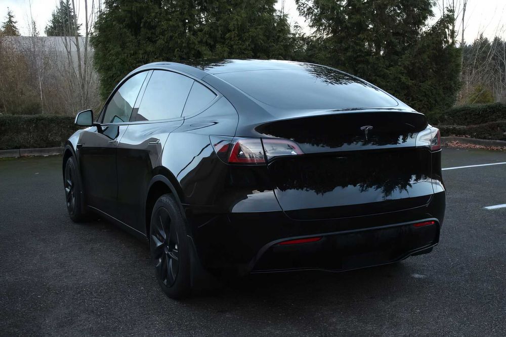 Tesla Model Y Long Range      2023