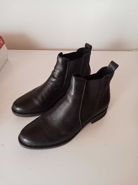 Dois pares de botas