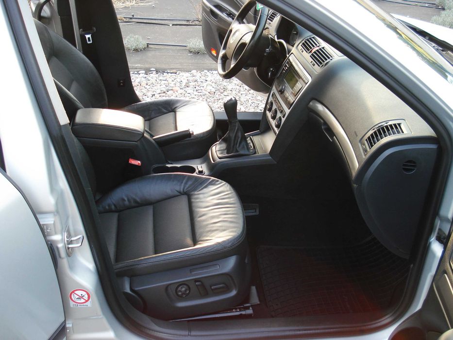 Skoda Octavia Kombi 2.0 FSI 150 KM Niski przebieg - Bogato wyposażona