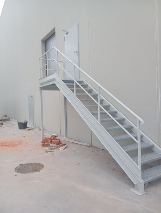 Serviços de serralheria em geral, doméstica e industrial