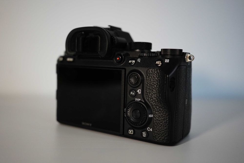 Câmera Sony A7III + Lentes Sony 1.8  e Acessórios