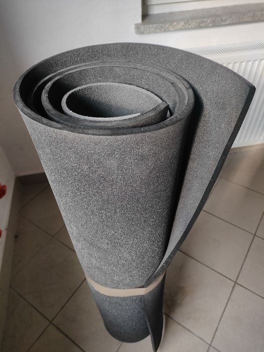 Rolka maty gumowej lub piankowej. 120x107
