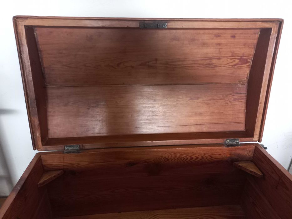 Baú em madeira maciça