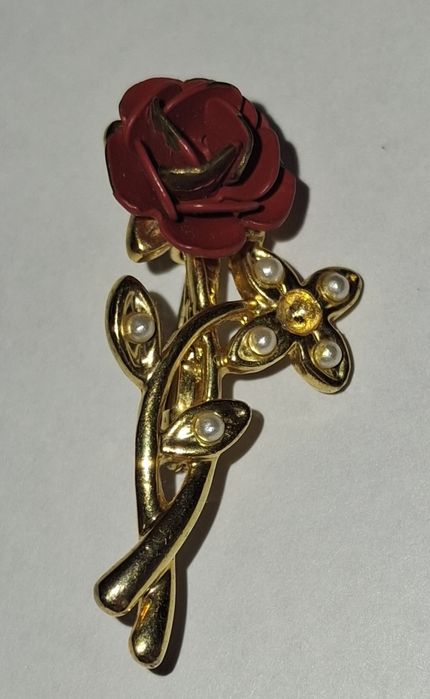 Рожева брошка/шпилька з позолоченим покриттям - з перлами.